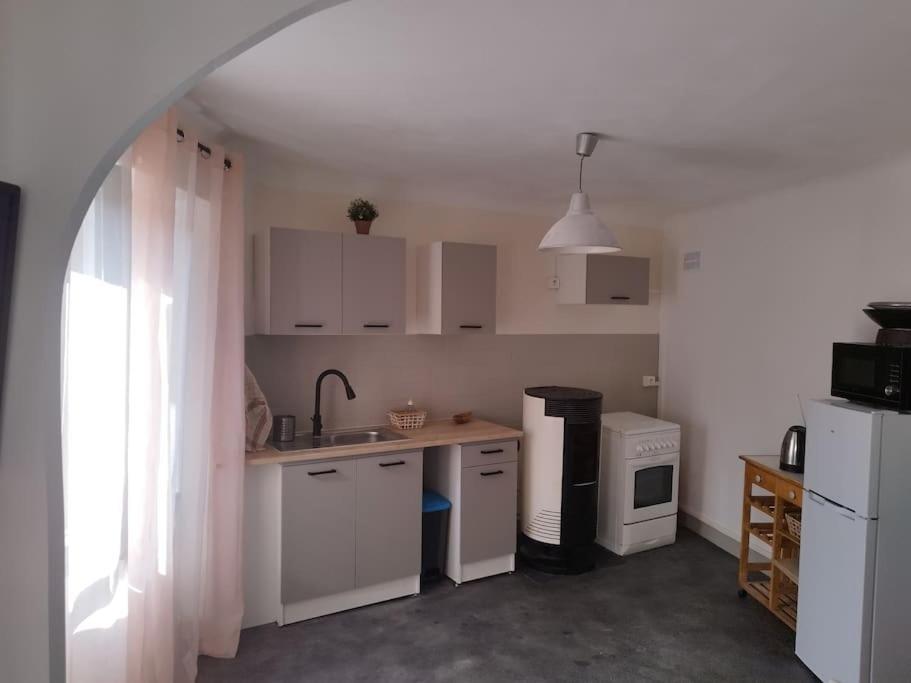 Jolie Maison De Bourg Tout Equipee 10Km D'Ambert Saint-Amant-Roche-Savine Экстерьер фото