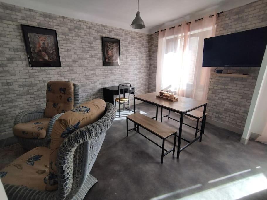 Jolie Maison De Bourg Tout Equipee 10Km D'Ambert Saint-Amant-Roche-Savine Экстерьер фото